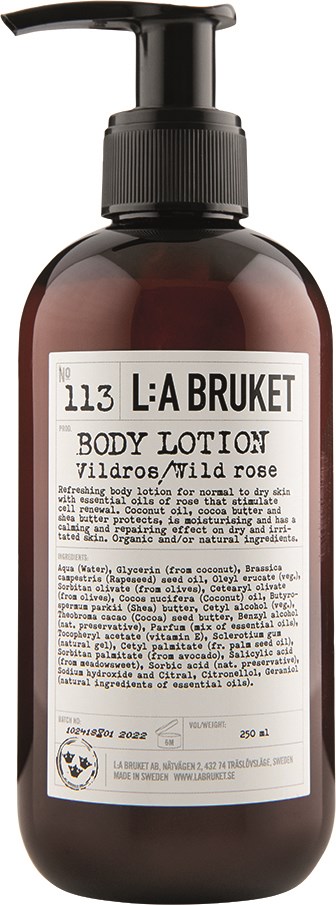 En brun flaske med pumpe, mærket som body lotion med vilde roser, indeholder 250 ml.