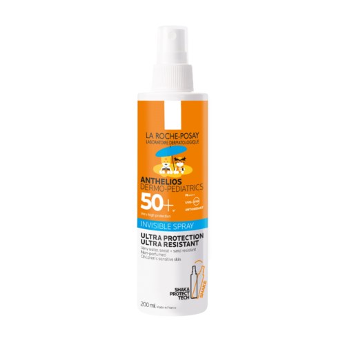 En sprayflaske med La Roche-Posay solcreme til børn, med SPF 50+ og vandfast funktion.