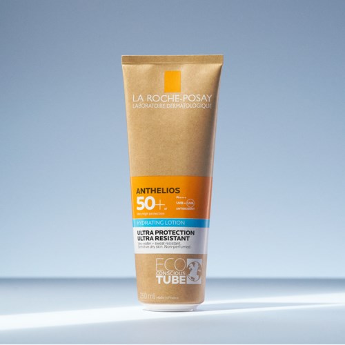 Beige puteli La Roche-Posay Anthelios SPF 50+ aurinkovoiteelle, jossa on oranssi, sininen ja valkoinen etiketti. Se tarjoaa erittäin suojan.