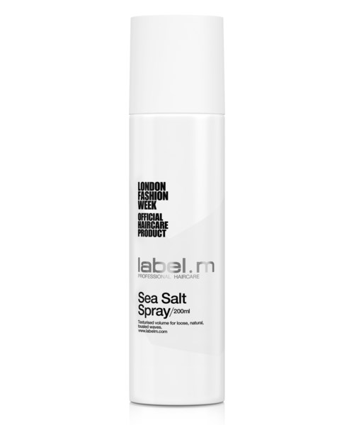Vit flaska märkt Sea Salt Spray, 200ml, för hårvård, i samband med London Fashion Week.