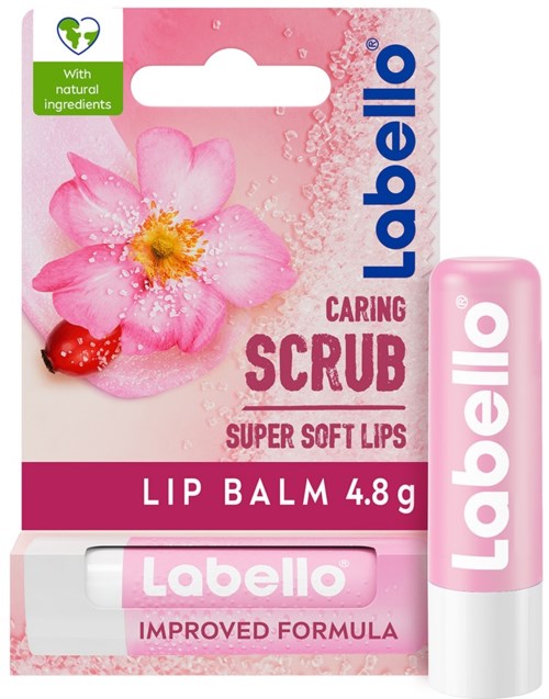 Ein pinker Lippenbalsam-Stift und eine Box mit einer pinken Blume und einer kleinen roten Beere, werben für pflegenden Scrub und weiche Lippen.