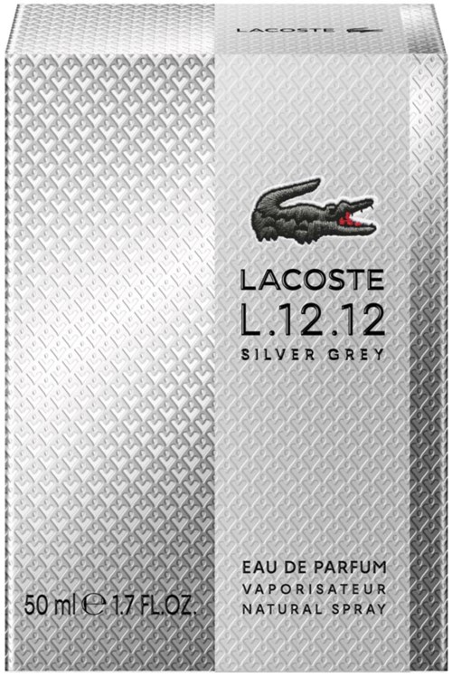 En parfymförpackning med Lacoste-äpplet, parfymnamn L.12.12 Silver Grey och storleks- och typuppgifter.