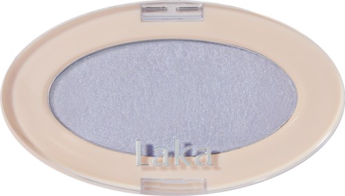 En lyseblå øyenskygge i en beige oval beholder med gjennomsiktig lokk, merket 'Laka' nederst.