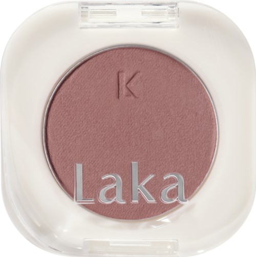 Rosa blush i en hvit kompakt med merkenavnet 'Laka' og en liten bokstav 'K' på blushen.