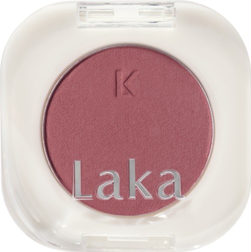Rosa blush i en hvit kompakt med klar lokk, merket 'Laka'.