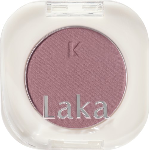 Rosa blush i en hvit kompakt med gjennomsiktig lokk, merket med 'K' og ordet 'Laka'.