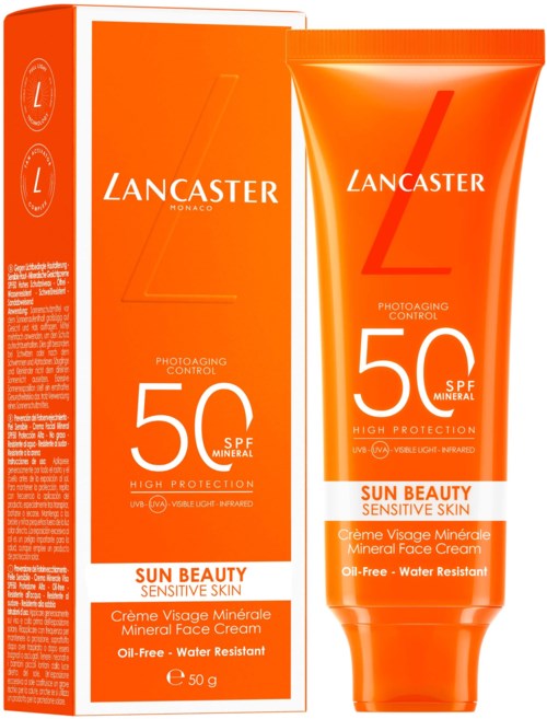 Ein leuchtend orangefarbener Sonnencremetube und -karton mit Lancaster-Marke, SPF 50, für empfindliche Haut, wasserfest, und mineralische Gesichtscreme.