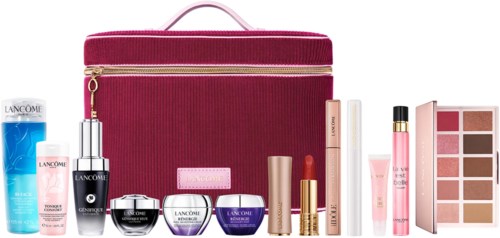 Eine pinke Kulturtasche mit verschiedenen Hautpflege-, Make-up- und Parfümflaschen davor.