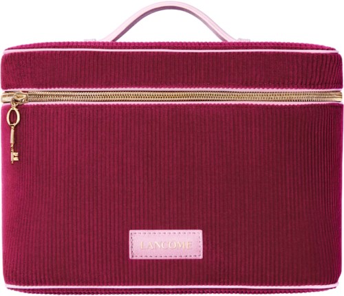 Eine pinke Samt-Makeup-Tasche mit goldener Reißverschluss und Griff oben, mit Lancôme-Logo.