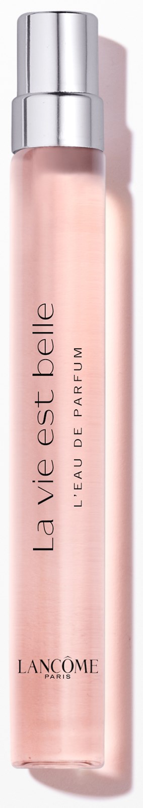En lang rosa parfymeflaske med sølvhette, merket 'La vie est belle' av Lancôme.