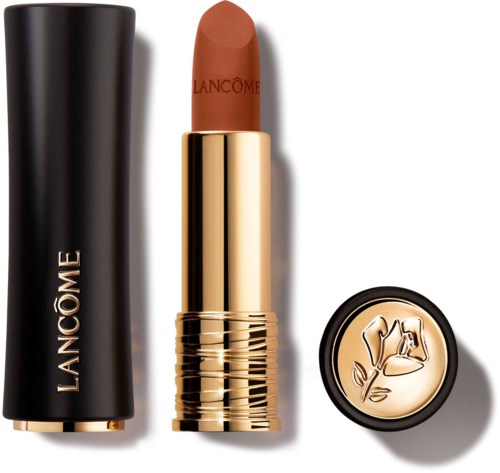 Ett läppstift med brunt nyans, guldhölje, och svart lock med Lancôme-loggan, och ett plastlock som visar läppstiftet.