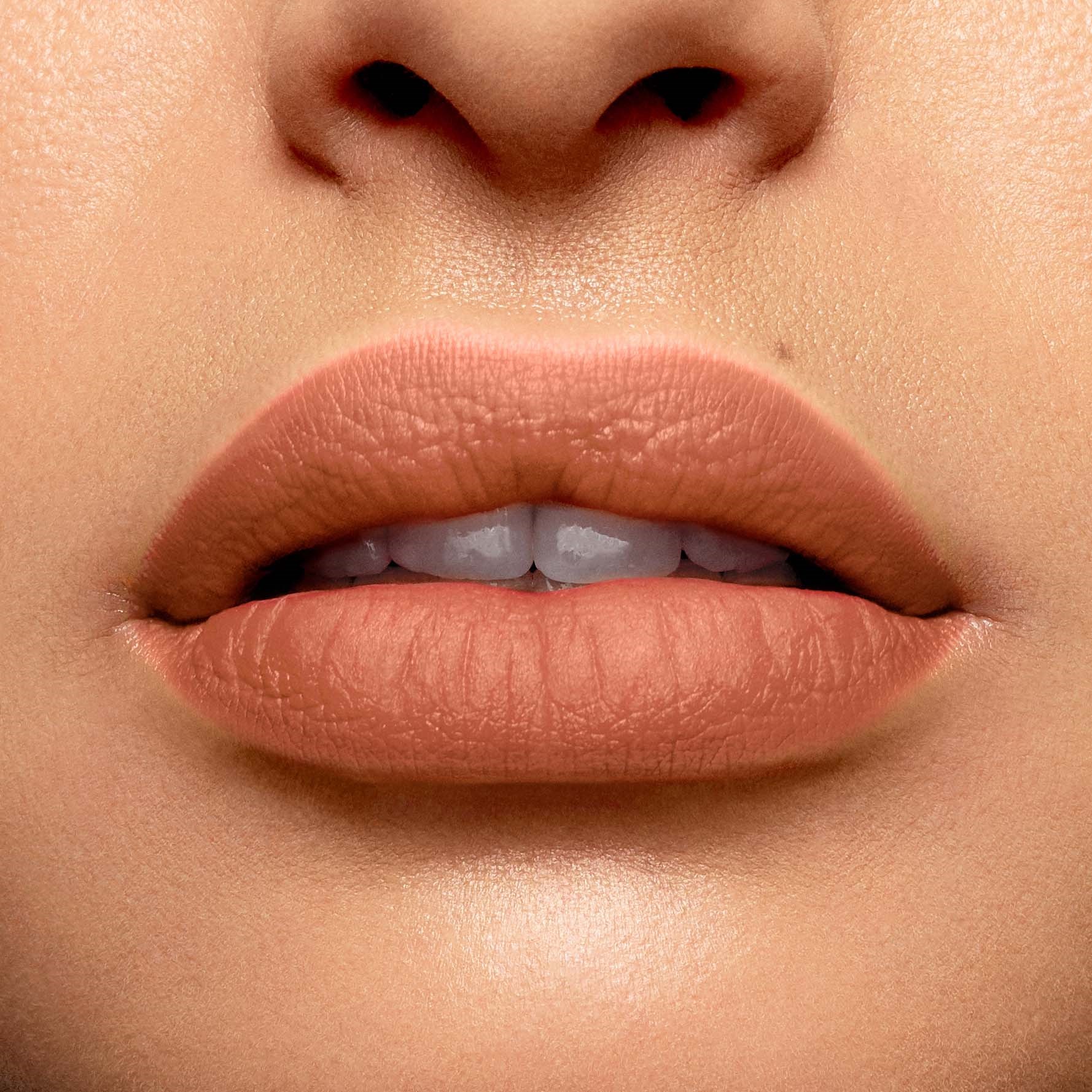 Lancôme L'Absolu Rouge Intimatte Lipstick 101 Off-Camera (obrázok 9)