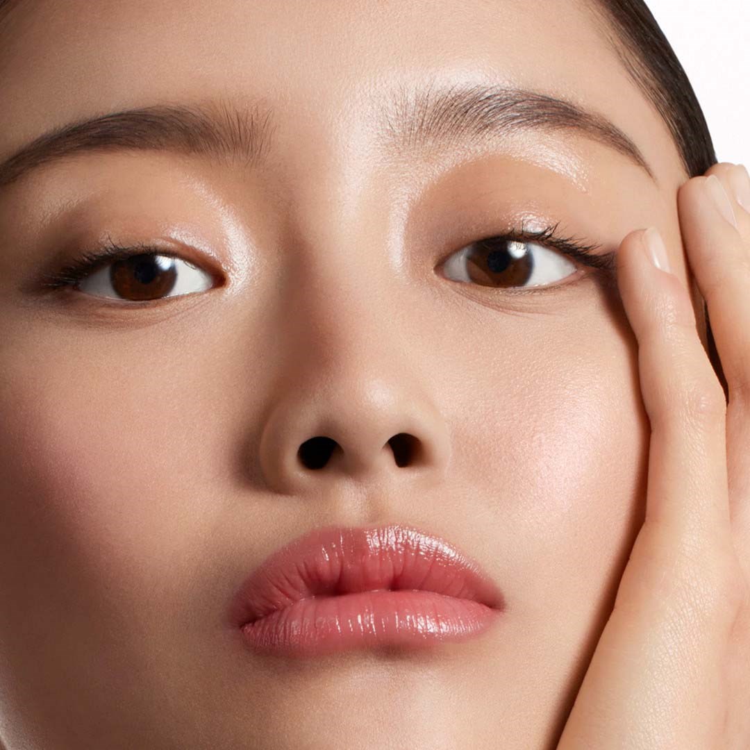 Lancôme Lip Idole Butterglow Glowy Color Balm 30 Lisa's Coral Glow (obrázok 6)