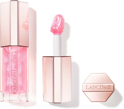 En lyserød læbestift med gennemsigtigt låg og en påsat applikator ved siden af en læbestiftbeholder med mærket.