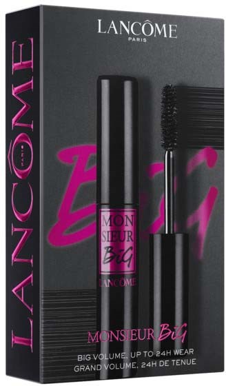 En leppestift og mascara vises på en svart eske merket Lancôme, med rosa og svarte farger, som promoterer langvarig sminke.