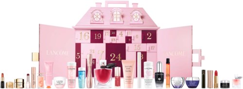 En rosa adventskalender med nummererte luker, omgitt av forskjellige hudpleie- og skjønnhetsprodukter.