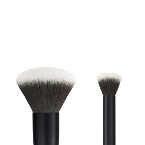 Två makeupborstar med svarta handtag och vita toppar, en stor och en liten.