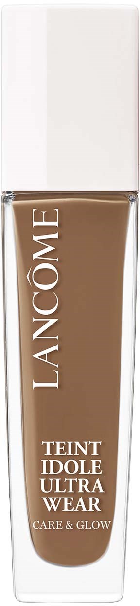 Braune Flüssigfoundation in einer durchsichtigen Flasche mit weißem Deckel, beschriftet "LANCÔME TEINT IDOLE ULTRA WEAR CARE & GLOW."