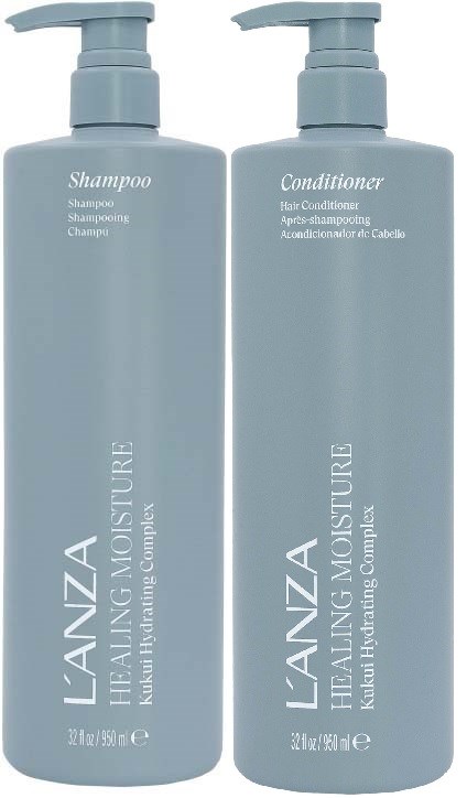 Två ljusblå flaskor märkta schampo och balsam, står upprätt med pumpdispensrar. De är från märket L'ANZA.