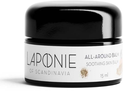 En liten burk märkt Laponie allround balm, lugnande hud. Burken är svart och vit med några bruna fläckar.