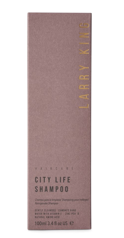 Rosaaktig schampoförpackning med guld- och svart text, märkt 'Larry King' och 'City Life Shampoo', 100 ml storlek.