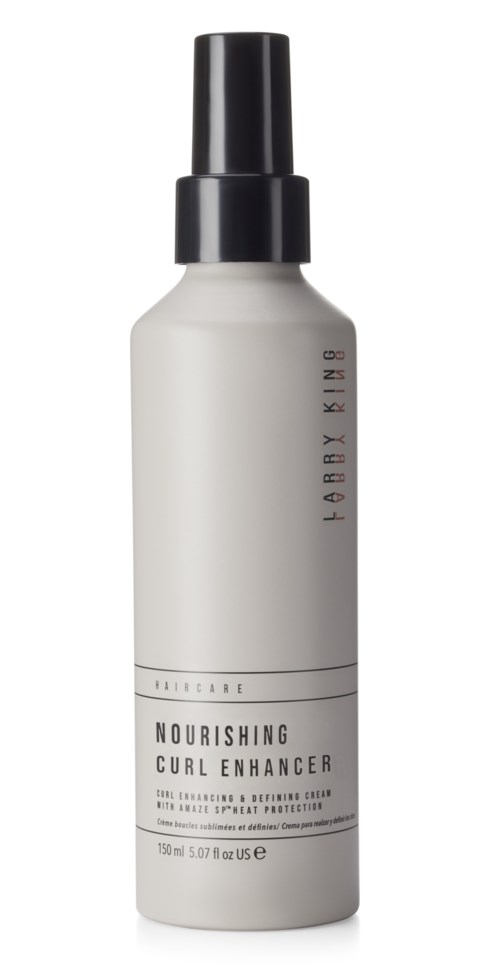 En vit sprayflaska med svart lock, märkt 'FORY KING' och 'Nourishing Curl Enhancer'.