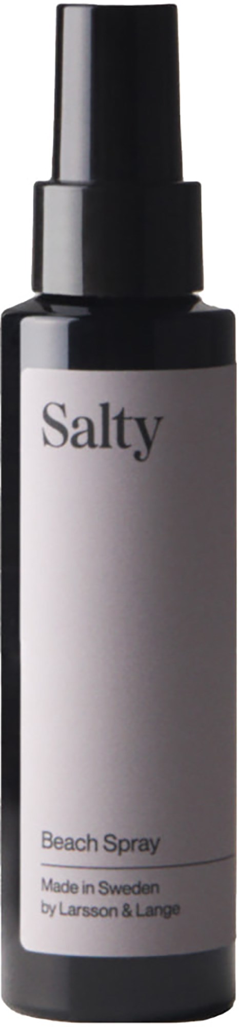 En sort sprayflaske med label 'Salty Beach Spray', lavet i Sverige.