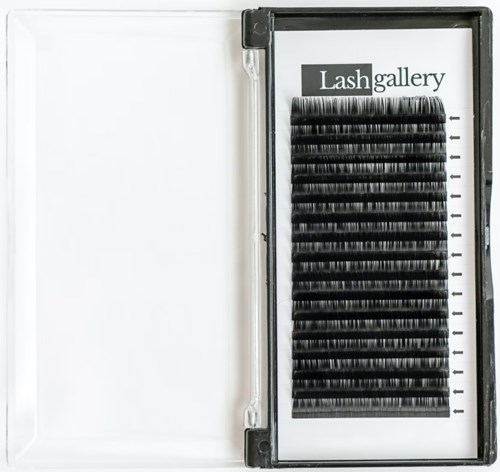 Ett fall med flera svarta ögonfransar märkta "Lash gallery."