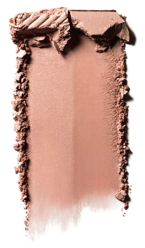 En rektangulär makeup puder med några trasiga bitar upptill och puder utspritt nedanför.