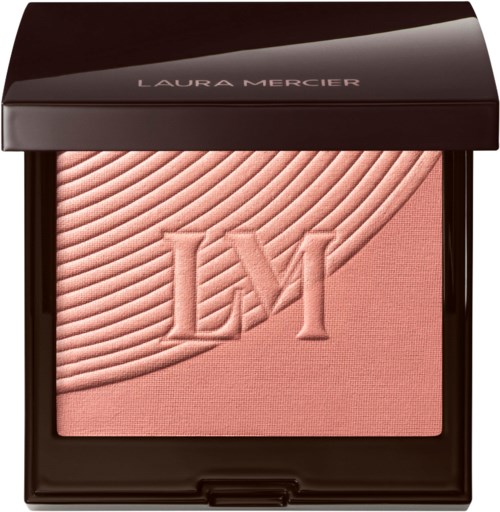 En rouge makeup-kompakt med ett strukturerat mönster och bokstäverna LM ingraverade, i ett mörkbrunt skal.