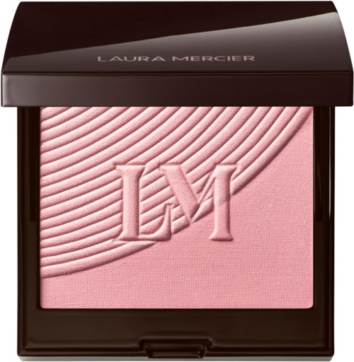 En rosa rouge-affected kompakt med texturerad design och initialerna LM på, i ett mörkbrunt fodral märkt Laura Mercier.