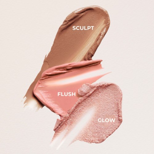 Drei Make-up-Proben mit den Bezeichnungen Sculpt, Flush und Glow in Braun- und Rosatönen.