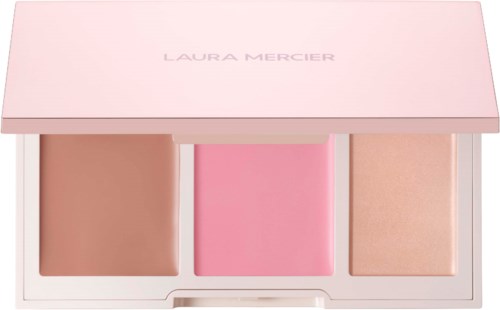 Eine Make-up-Palette mit drei Tönen: Pfirsich, Pink und Beige in einem hellrosa Etui von Laura Mercier.