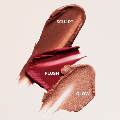 Drei Make-up-Proben mit den Labels Sculpt, Flush und Glow auf weißem Hintergrund.