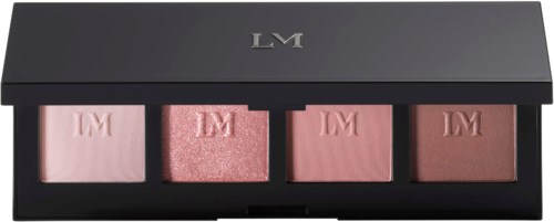 Makeuppalette med fire pink og brune nuancer i en sort æske med låg. LM-logo på paletten.