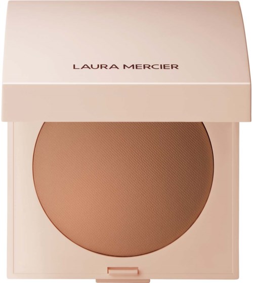 Kompakti, jossa beigepuuteria, avattu kansi ja Laura Mercier -logo laatikossa.