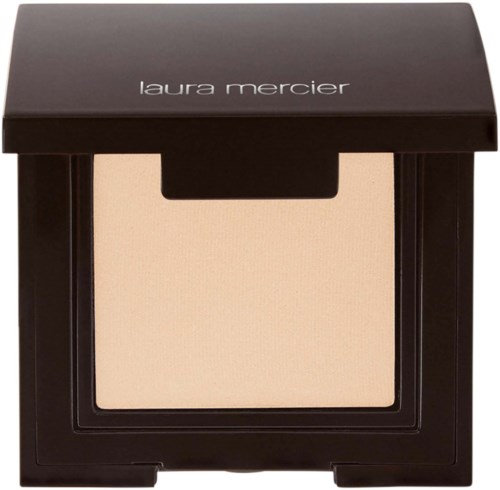 Laura Mercier-meikkikielto, jossa beige jauhe sisällä ja musta kotelo.