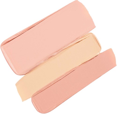 Tre bløde pastelfarvede makeup-tasker i pink, fersken og lyserosa stablet oven på hinanden.
