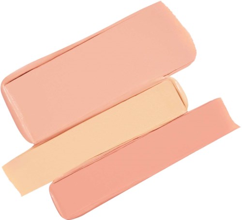 Tre pastelfarvede makeup-svampe i nuancer af fersken og rosa stablet på en hvid baggrund.