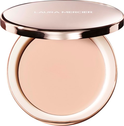 Ein Kompakt mit cremigem beigem Puder, verschlossen mit einem glänzenden Rosegold-Deckel, beschriftet Laura Mercier.