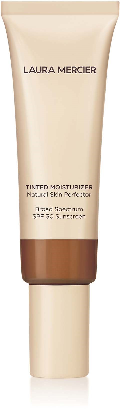 En beige tube mærket Laura Mercier tinted moisturizer med SPF 30, der tilbyder bredspektret solbeskyttelse.