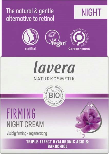 Violetin värinen Lavera-yövoidepakkaus, korostaa luonnollisia ainesosia ja vegaanisia, luomusertifikaatteja.