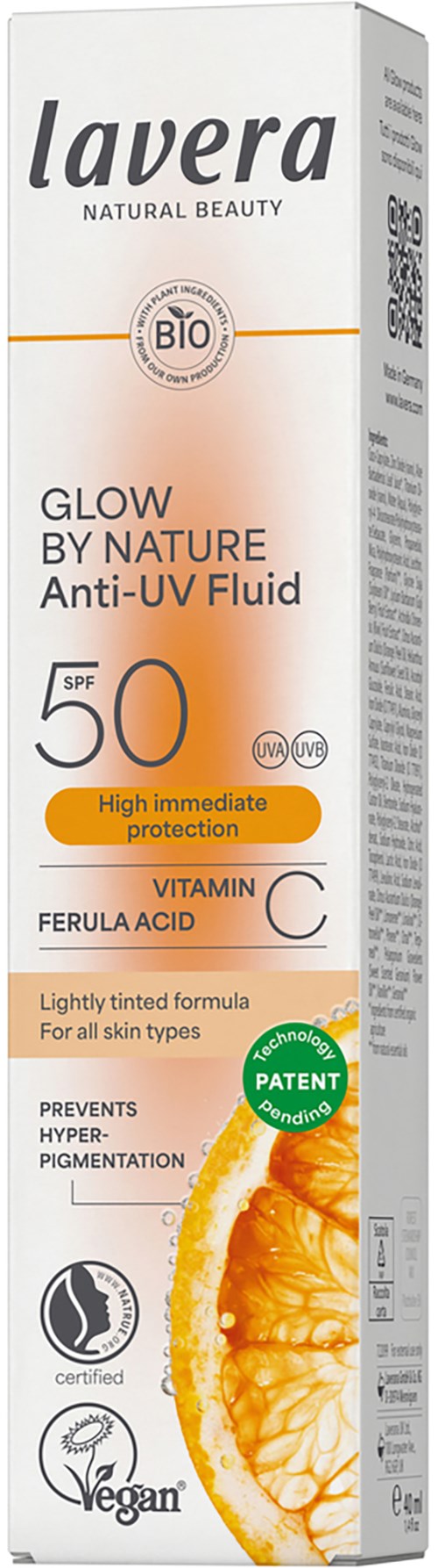 Ett långt hudvårdsproduktpaket märkt Lavera, SPF 50, anti-UV-fluid, med orange och vita färger, nämner vitamin C.
