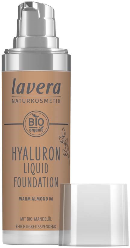 En flaska Lavera hyaluronsa liquidfoundation med pump, märkt som ekologisk, med ett beige lock och ett separat lock.
