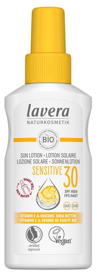 Een witte fles met gele dop en spray. Gelabeld Lavera zonnebrand met SPF 30 voor gevoelige huid.