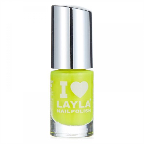 Ljusgul nagellack i liten flaska med silverkork, märkt "I LOVE LAYLA NAILPOLISH."
