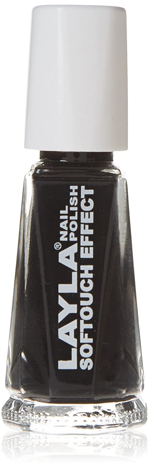En svart nagellackflaska med vit kork. Etiketten säger LAYLA och nämner mjukt touch-effekt.