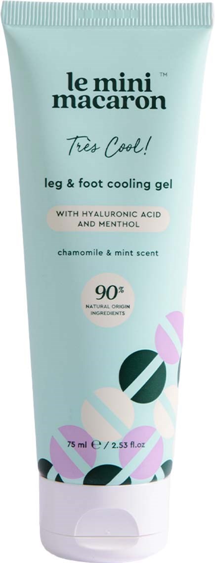 En lyseblå tube med Le Mini Macaron kjølende gel for ben og føtter med kamille og mint, inneholder 75 ml.