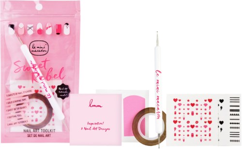 Ett nagelkonstset med rosa förpackning, verktyg, klistermärken och en penna för nageldekoration.