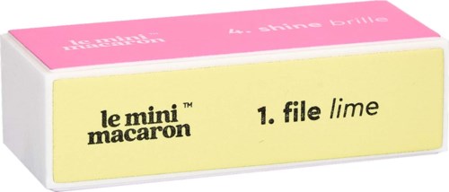 Pieni palanen, jossa on pinkki ja keltainen osa, ja siinä lukee sanoja kynsilakasta ja limeväristä. Se näyttää kauneudenhoitotuotteelta.